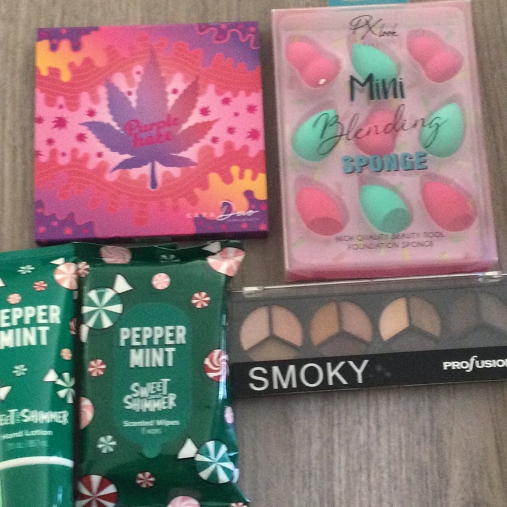 Make up bundle w/ 🆓 case